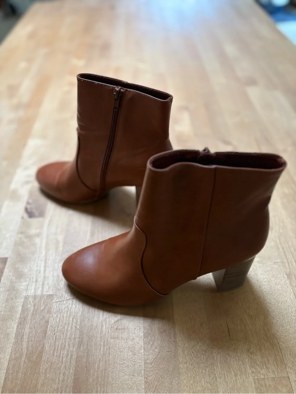 Old Navy Brown Heeled Boots Size 10 Women's Caramel Camel Fall Autumn Classic